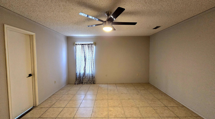 737 Royal Palm Dr, Laredo, Texas 78045, 3 Bedrooms Bedrooms, 4 Rooms Rooms,2 BathroomsBathrooms,Residential,For Sale,737 Royal Palm Dr,20261164