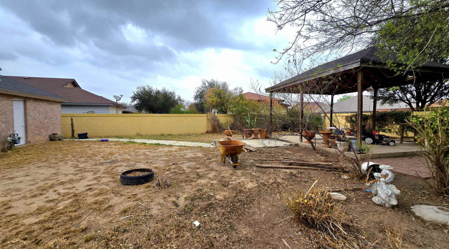 737 Royal Palm Dr, Laredo, Texas 78045, 3 Bedrooms Bedrooms, 4 Rooms Rooms,2 BathroomsBathrooms,Residential,For Sale,737 Royal Palm Dr,20261164