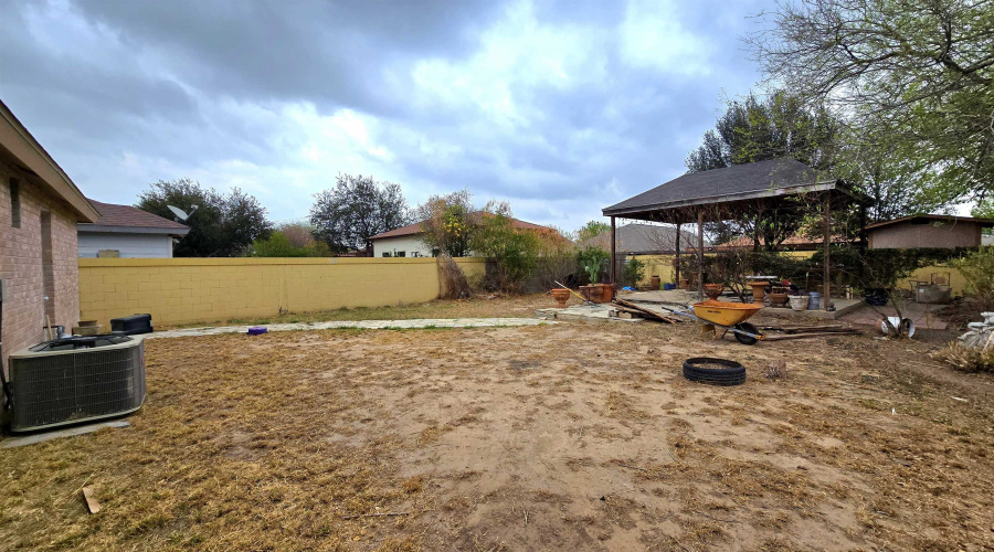 737 Royal Palm Dr, Laredo, Texas 78045, 3 Bedrooms Bedrooms, 4 Rooms Rooms,2 BathroomsBathrooms,Residential,For Sale,737 Royal Palm Dr,20261164