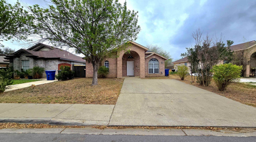 737 Royal Palm Dr, Laredo, Texas 78045, 3 Bedrooms Bedrooms, 4 Rooms Rooms,2 BathroomsBathrooms,Residential,For Sale,737 Royal Palm Dr,20261164