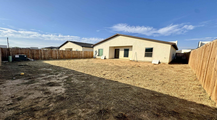 5005 Nispero Ln, Laredo, Texas 78046, 3 Bedrooms Bedrooms, 7 Rooms Rooms,2 BathroomsBathrooms,Residential,For Sale,5005 Nispero Ln,20261166