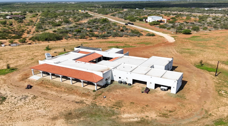 559 Jefferies Rd., Laredo, Texas 78045, 5 Bedrooms Bedrooms, 8 Rooms Rooms,7 BathroomsBathrooms,Residential,For Sale,559 Jefferies Rd.,20261171