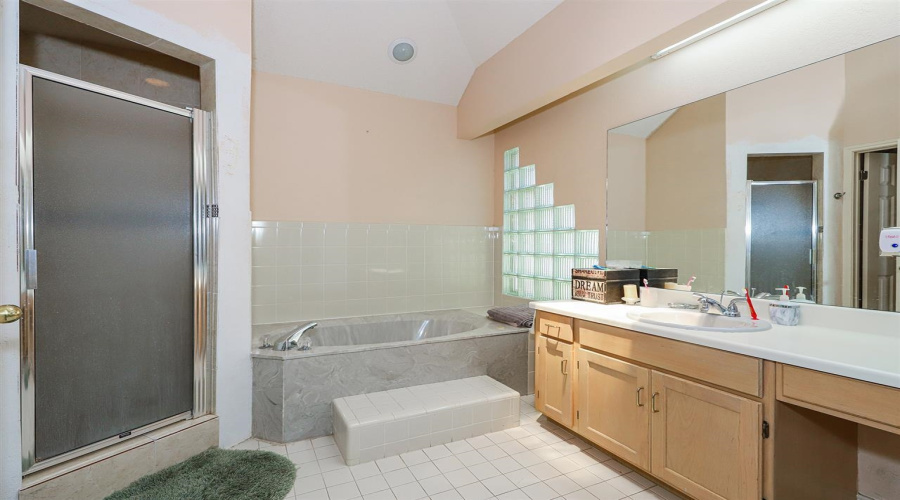 1202 St John Lp, Laredo, Texas 78045-7570, 3 Bedrooms Bedrooms, 7 Rooms Rooms,2 BathroomsBathrooms,Residential,For Sale,1202 St John Lp,20261172