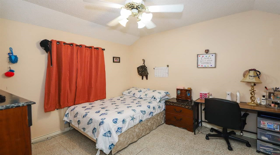 1202 St John Lp, Laredo, Texas 78045-7570, 3 Bedrooms Bedrooms, 7 Rooms Rooms,2 BathroomsBathrooms,Residential,For Sale,1202 St John Lp,20261172
