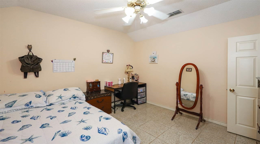 1202 St John Lp, Laredo, Texas 78045-7570, 3 Bedrooms Bedrooms, 7 Rooms Rooms,2 BathroomsBathrooms,Residential,For Sale,1202 St John Lp,20261172