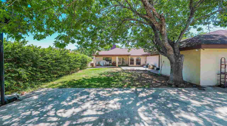 1202 St John Lp, Laredo, Texas 78045-7570, 3 Bedrooms Bedrooms, 7 Rooms Rooms,2 BathroomsBathrooms,Residential,For Sale,1202 St John Lp,20261172