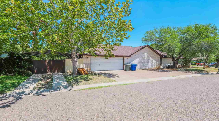 1202 St John Lp, Laredo, Texas 78045-7570, 3 Bedrooms Bedrooms, 7 Rooms Rooms,2 BathroomsBathrooms,Residential,For Sale,1202 St John Lp,20261172