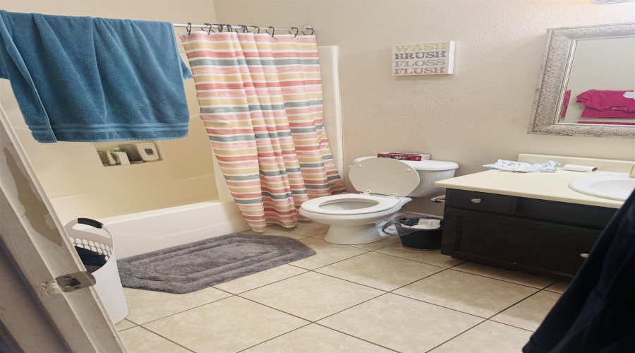 3920 Sand Creek Ct, Laredo, Texas 78043, 3 Bedrooms Bedrooms, 5 Rooms Rooms,2 BathroomsBathrooms,Residential,For Sale,3920 Sand Creek Ct,20261173