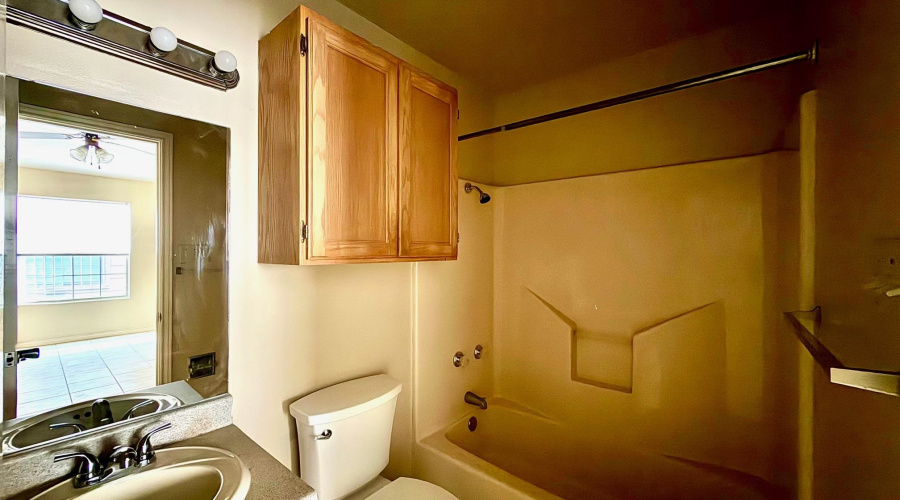 207 Martingale Ln, Laredo, Texas 78041, 2 Bedrooms Bedrooms, 4 Rooms Rooms,2 BathroomsBathrooms,Residential,For Rent,207 Martingale Ln,20261176