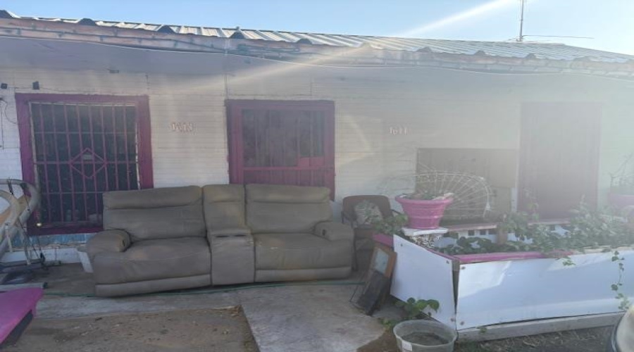 1611 Marion St, Laredo, Texas 78043, 4 Bedrooms Bedrooms, 8 Rooms Rooms,2 BathroomsBathrooms,Residential,For Sale,1611 Marion St,20261177