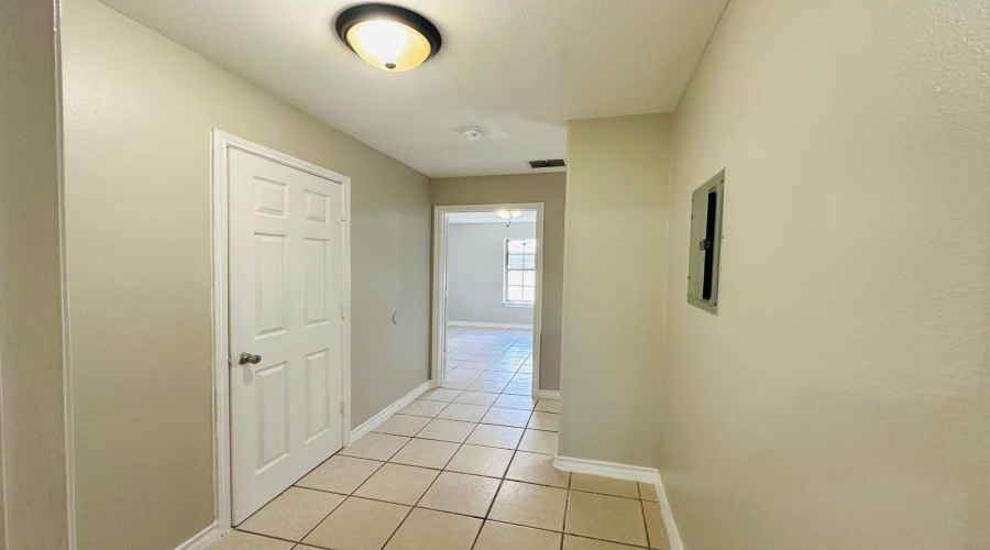 2005 Cross St, Laredo, Texas 78046, 2 Bedrooms Bedrooms, 5 Rooms Rooms,1 BathroomBathrooms,Residential,For Rent,2005 Cross St,20261178