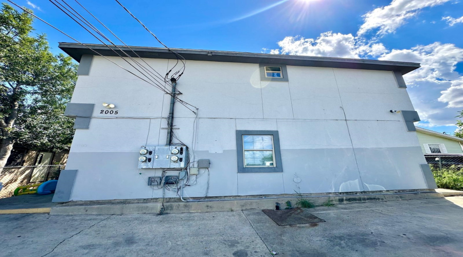 2005 Cross St, Laredo, Texas 78046, 2 Bedrooms Bedrooms, 5 Rooms Rooms,1 BathroomBathrooms,Residential,For Rent,2005 Cross St,20261178