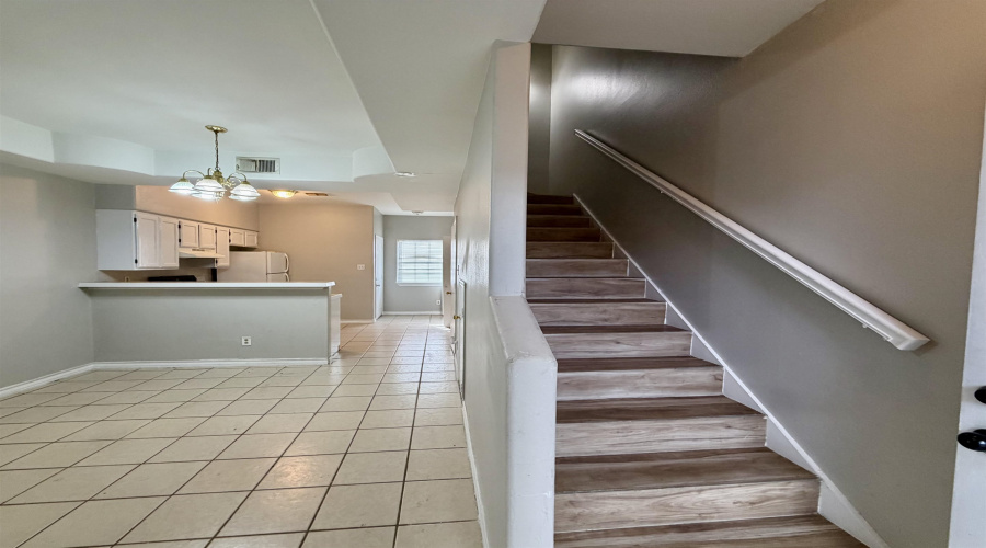 2005 Cross St, Laredo, Texas 78046, 2 Bedrooms Bedrooms, 5 Rooms Rooms,1 BathroomBathrooms,Residential,For Rent,2005 Cross St,20261178