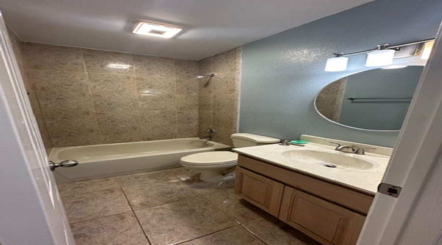 210 E Del Mar Blvd, LAREDO, Texas 78041, 2 Bedrooms Bedrooms, 5 Rooms Rooms,2 BathroomsBathrooms,Residential,For Sale,210 E Del Mar Blvd,20261184