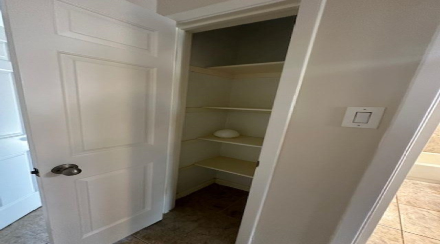 210 E Del Mar Blvd, LAREDO, Texas 78041, 2 Bedrooms Bedrooms, 5 Rooms Rooms,2 BathroomsBathrooms,Residential,For Sale,210 E Del Mar Blvd,20261184