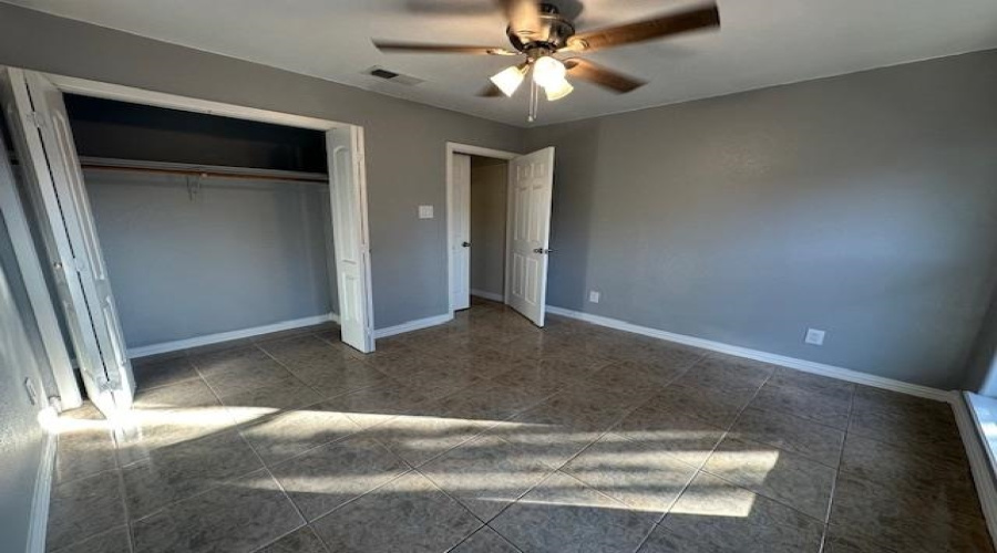 210 E Del Mar Blvd, LAREDO, Texas 78041, 2 Bedrooms Bedrooms, 5 Rooms Rooms,2 BathroomsBathrooms,Residential,For Sale,210 E Del Mar Blvd,20261184