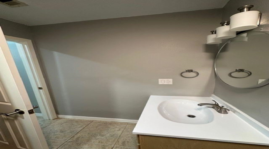 210 E Del Mar Blvd, LAREDO, Texas 78041, 2 Bedrooms Bedrooms, 5 Rooms Rooms,2 BathroomsBathrooms,Residential,For Sale,210 E Del Mar Blvd,20261184