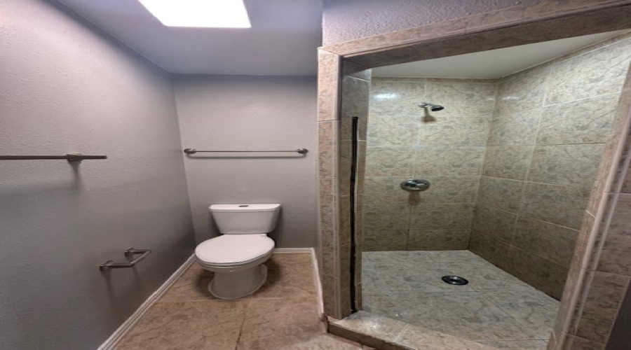 210 E Del Mar Blvd, LAREDO, Texas 78041, 2 Bedrooms Bedrooms, 5 Rooms Rooms,2 BathroomsBathrooms,Residential,For Sale,210 E Del Mar Blvd,20261184