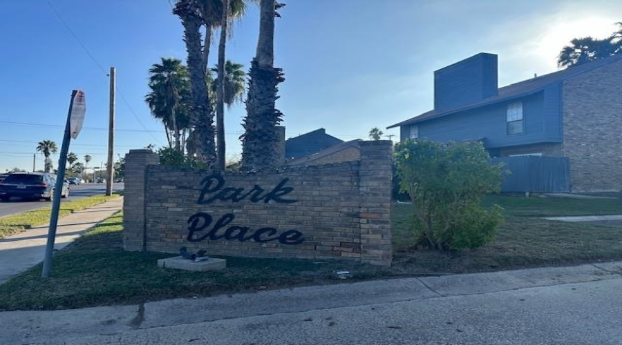 210 E Del Mar Blvd, LAREDO, Texas 78041, 2 Bedrooms Bedrooms, 5 Rooms Rooms,2 BathroomsBathrooms,Residential,For Sale,210 E Del Mar Blvd,20261184