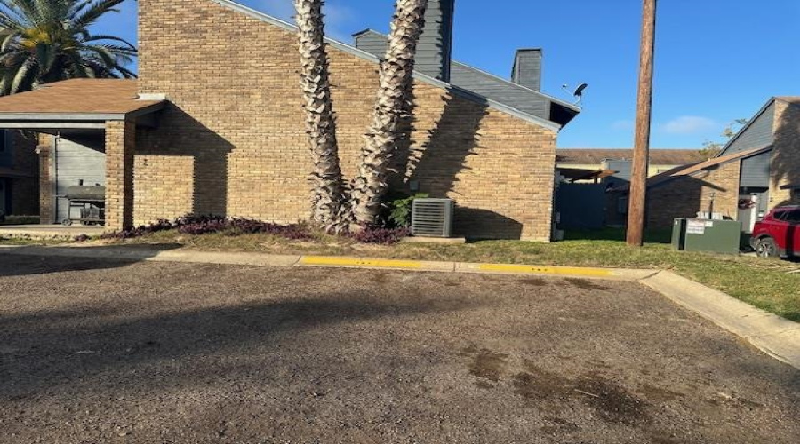 210 E Del Mar Blvd, LAREDO, Texas 78041, 2 Bedrooms Bedrooms, 5 Rooms Rooms,2 BathroomsBathrooms,Residential,For Sale,210 E Del Mar Blvd,20261184