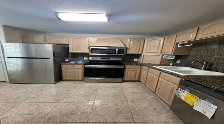 210 E Del Mar Blvd, LAREDO, Texas 78041, 2 Bedrooms Bedrooms, 5 Rooms Rooms,2 BathroomsBathrooms,Residential,For Sale,210 E Del Mar Blvd,20261184