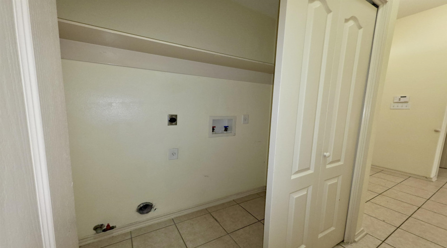 615 John Adams Rd, Laredo, Texas 78046, 4 Bedrooms Bedrooms, 5 Rooms Rooms,2 BathroomsBathrooms,Residential,For Rent,615 John Adams Rd,20261185