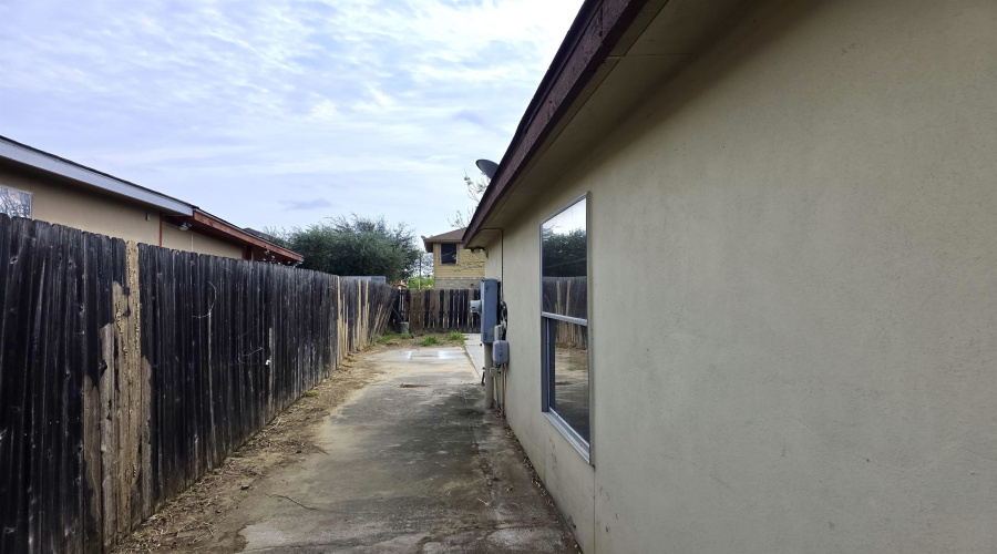 615 John Adams Rd, Laredo, Texas 78046, 4 Bedrooms Bedrooms, 5 Rooms Rooms,2 BathroomsBathrooms,Residential,For Rent,615 John Adams Rd,20261185