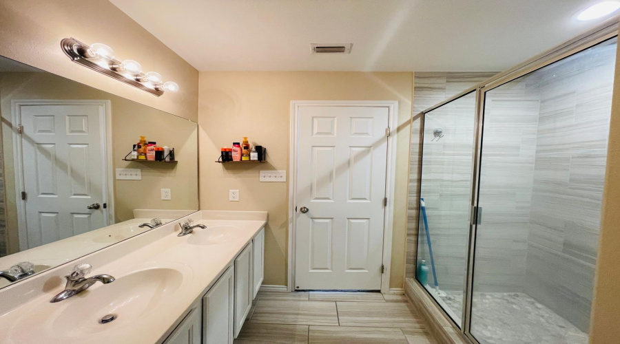 913 Larvotto Lp., LAREDO, Texas 78045, 3 Bedrooms Bedrooms, 7 Rooms Rooms,2 BathroomsBathrooms,Residential,For Sale,913 Larvotto Lp.,20261186