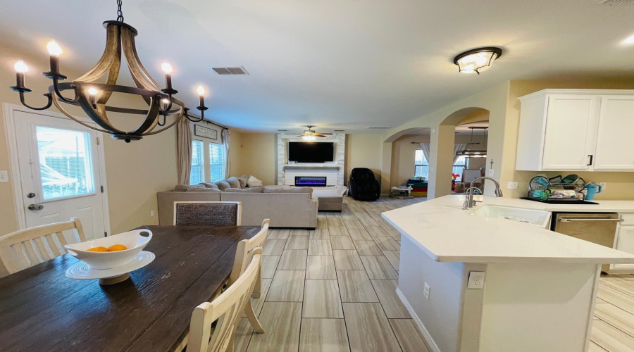 913 Larvotto Lp., LAREDO, Texas 78045, 3 Bedrooms Bedrooms, 7 Rooms Rooms,2 BathroomsBathrooms,Residential,For Sale,913 Larvotto Lp.,20261186