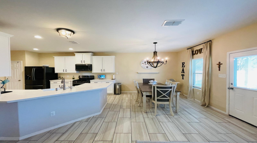 913 Larvotto Lp., LAREDO, Texas 78045, 3 Bedrooms Bedrooms, 7 Rooms Rooms,2 BathroomsBathrooms,Residential,For Sale,913 Larvotto Lp.,20261186