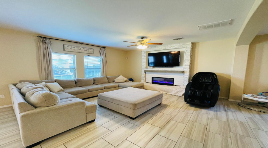 913 Larvotto Lp., LAREDO, Texas 78045, 3 Bedrooms Bedrooms, 7 Rooms Rooms,2 BathroomsBathrooms,Residential,For Sale,913 Larvotto Lp.,20261186