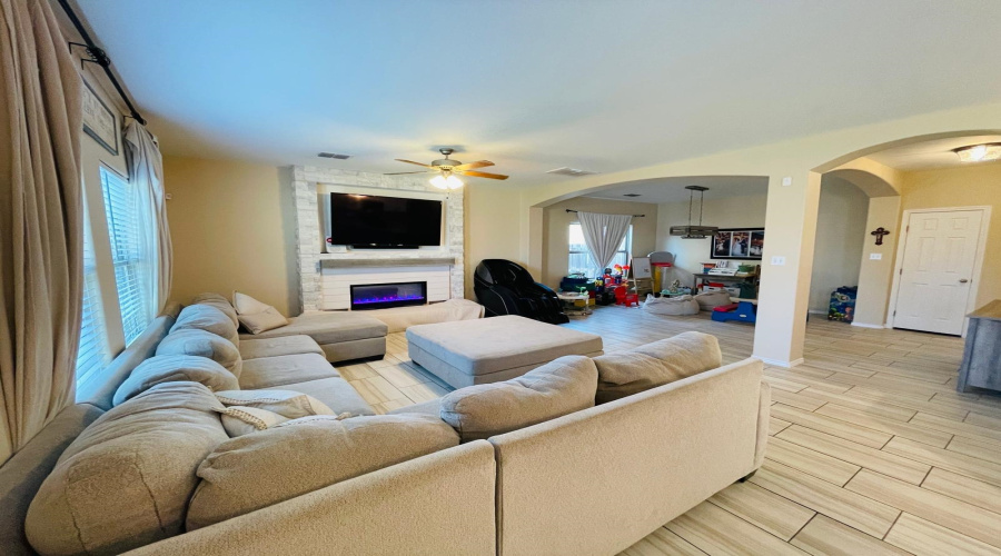 913 Larvotto Lp., LAREDO, Texas 78045, 3 Bedrooms Bedrooms, 7 Rooms Rooms,2 BathroomsBathrooms,Residential,For Sale,913 Larvotto Lp.,20261186