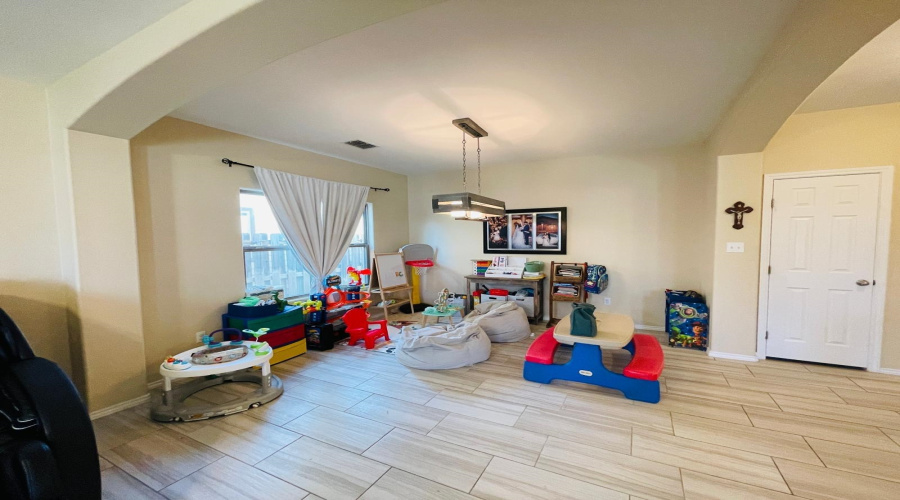 913 Larvotto Lp., LAREDO, Texas 78045, 3 Bedrooms Bedrooms, 7 Rooms Rooms,2 BathroomsBathrooms,Residential,For Sale,913 Larvotto Lp.,20261186