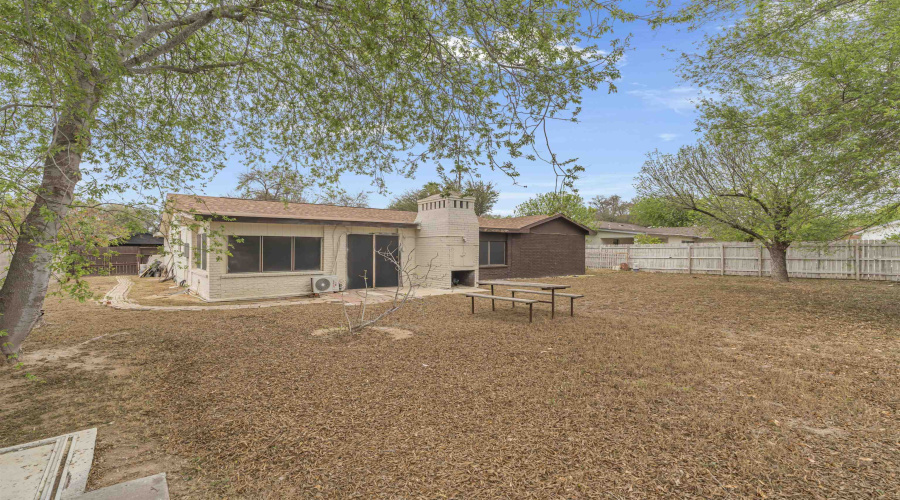 703 Laurel Dr, Laredo, Texas 78045-2122, 3 Bedrooms Bedrooms, 5 Rooms Rooms,2 BathroomsBathrooms,Residential,For Sale,703 Laurel Dr,20261187