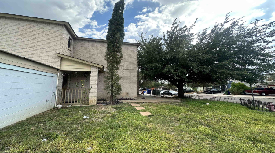 3061 Saint Margaret Ln, Laredo, Texas 78046-0000, 4 Bedrooms Bedrooms, 6 Rooms Rooms,2 BathroomsBathrooms,Residential,For Sale,3061 Saint Margaret Ln,20261189