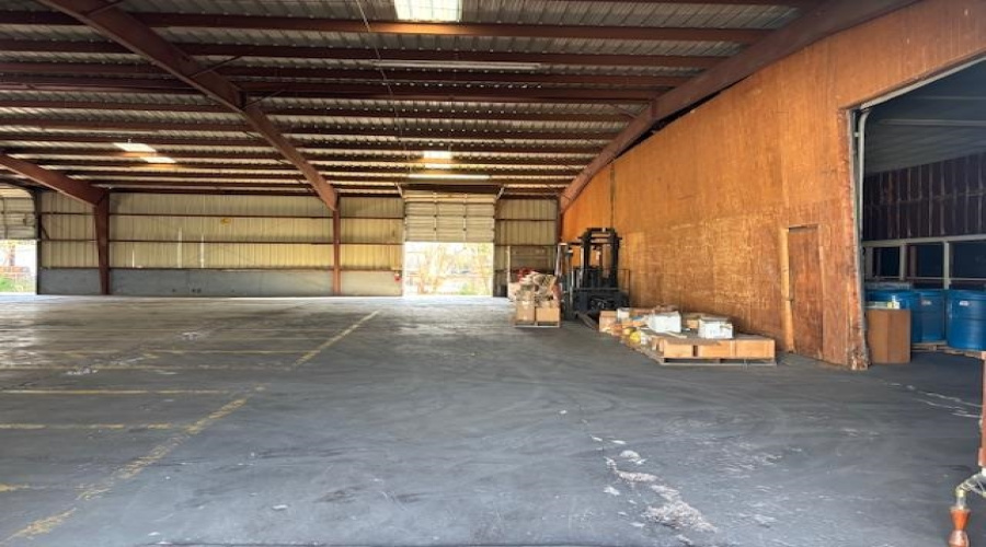 101 W Taylor St, Laredo, Texas 78041, 1 Bedroom Bedrooms, 1 Room Rooms,2 BathroomsBathrooms,Commercial/industrial,For Rent,101 W Taylor St,20261196