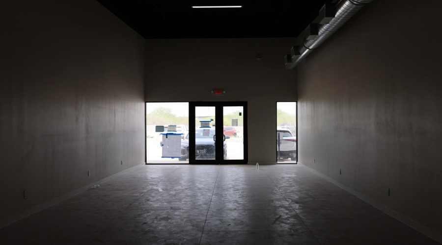 101 North America Rd., Laredo, Texas 78041, 6 Rooms Rooms,2 BathroomsBathrooms,Commercial retail/office,For Rent,101 North America Rd.,20261192