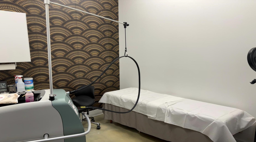 1119 Fenwick Dr, Laredo, Texas 78041-3576, 6 Rooms Rooms,2 BathroomsBathrooms,Commercial retail/office,For Rent,1119 Fenwick Dr,20261194