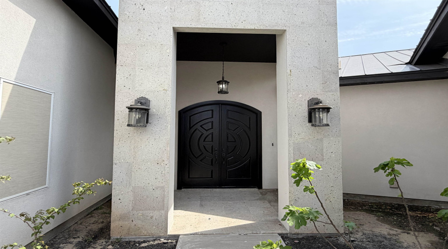 2929 Melville Lp, Laredo, Texas 78041, 4 Bedrooms Bedrooms, 7 Rooms Rooms,3 BathroomsBathrooms,Residential,For Sale,2929 Melville Lp,20261190