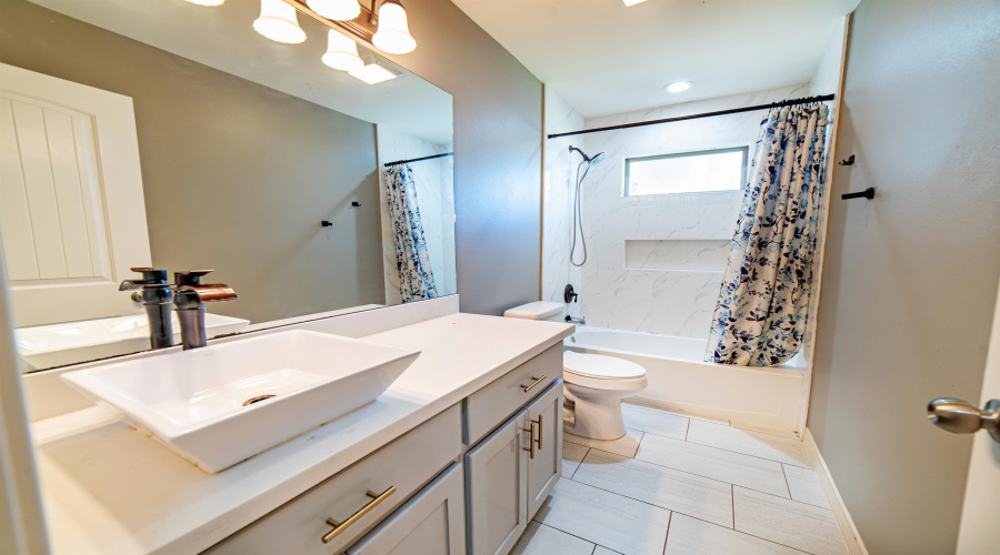 2616 Mario St., Laredo, Texas 78046, 4 Bedrooms Bedrooms, 5 Rooms Rooms,3 BathroomsBathrooms,Residential,For Sale,2616 Mario St.,20261193