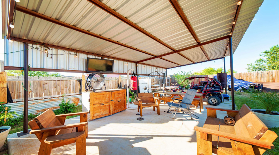 2616 Mario St., Laredo, Texas 78046, 4 Bedrooms Bedrooms, 5 Rooms Rooms,3 BathroomsBathrooms,Residential,For Sale,2616 Mario St.,20261193