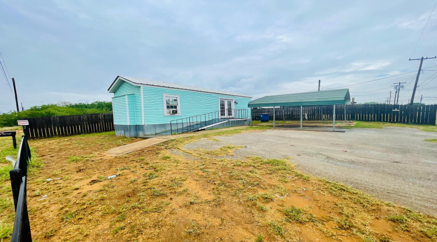 108 Hugo St., Dilley, Texas 78017, 2 Bedrooms Bedrooms, 5 Rooms Rooms,2 BathroomsBathrooms,Residential,For Sale,108 Hugo St.,20261199