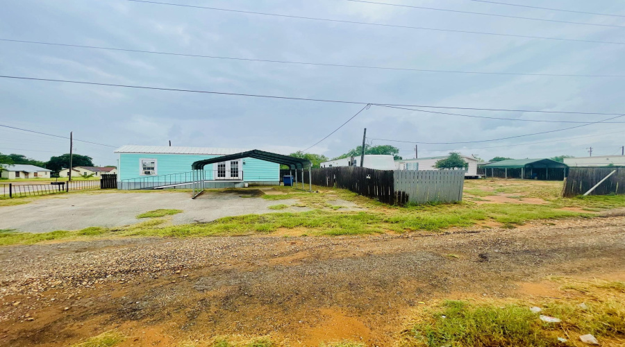 108 Hugo St., Dilley, Texas 78017, 2 Bedrooms Bedrooms, 5 Rooms Rooms,2 BathroomsBathrooms,Residential,For Sale,108 Hugo St.,20261199