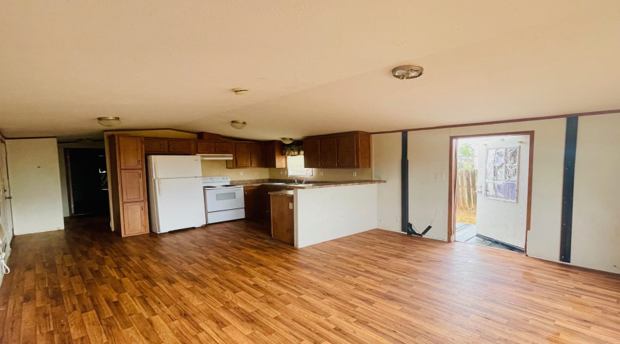 108 Hugo St., Dilley, Texas 78017, 2 Bedrooms Bedrooms, 5 Rooms Rooms,2 BathroomsBathrooms,Residential,For Sale,108 Hugo St.,20261199