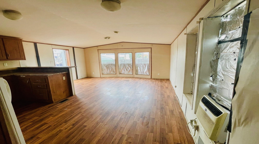 108 Hugo St., Dilley, Texas 78017, 2 Bedrooms Bedrooms, 5 Rooms Rooms,2 BathroomsBathrooms,Residential,For Sale,108 Hugo St.,20261199