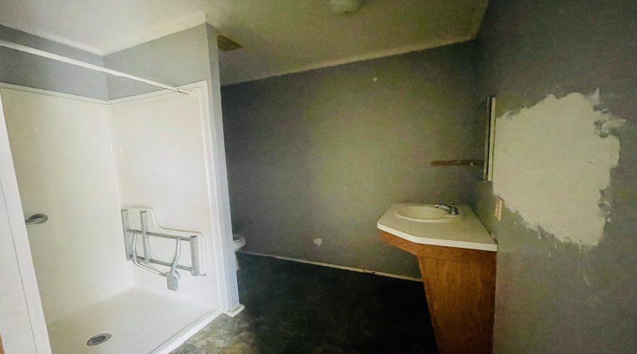 108 Hugo St., Dilley, Texas 78017, 2 Bedrooms Bedrooms, 5 Rooms Rooms,2 BathroomsBathrooms,Residential,For Sale,108 Hugo St.,20261199