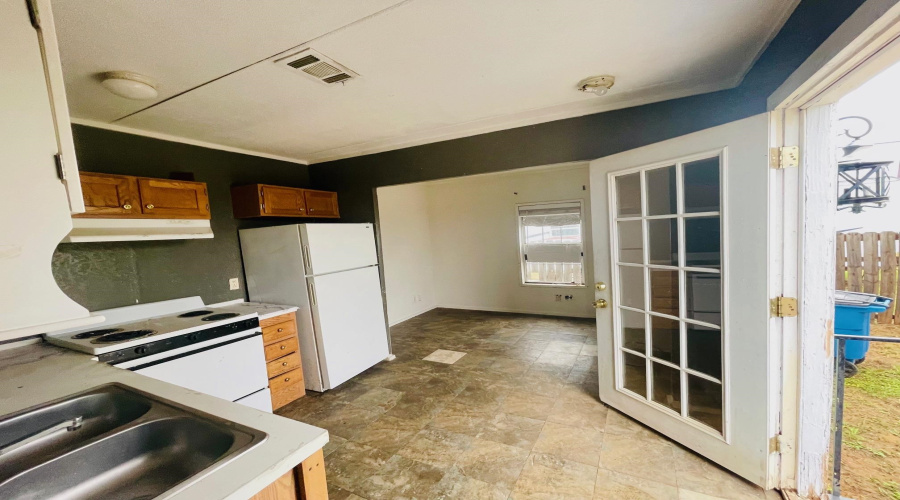 108 Hugo St., Dilley, Texas 78017, 2 Bedrooms Bedrooms, 5 Rooms Rooms,2 BathroomsBathrooms,Residential,For Sale,108 Hugo St.,20261199