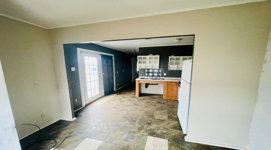 108 Hugo St., Dilley, Texas 78017, 2 Bedrooms Bedrooms, 5 Rooms Rooms,2 BathroomsBathrooms,Residential,For Sale,108 Hugo St.,20261199