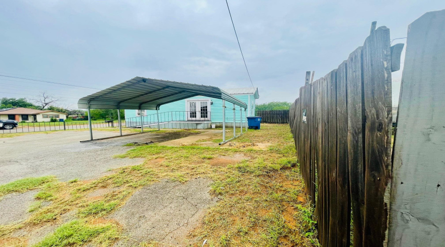 108 Hugo St., Dilley, Texas 78017, 2 Bedrooms Bedrooms, 5 Rooms Rooms,2 BathroomsBathrooms,Residential,For Sale,108 Hugo St.,20261199