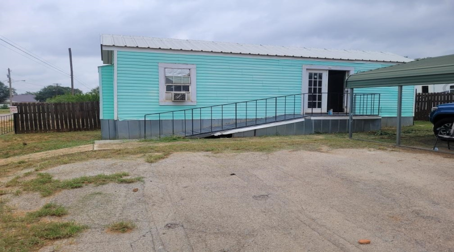 108 Hugo St., Dilley, Texas 78017, 2 Bedrooms Bedrooms, 5 Rooms Rooms,2 BathroomsBathrooms,Residential,For Sale,108 Hugo St.,20261199